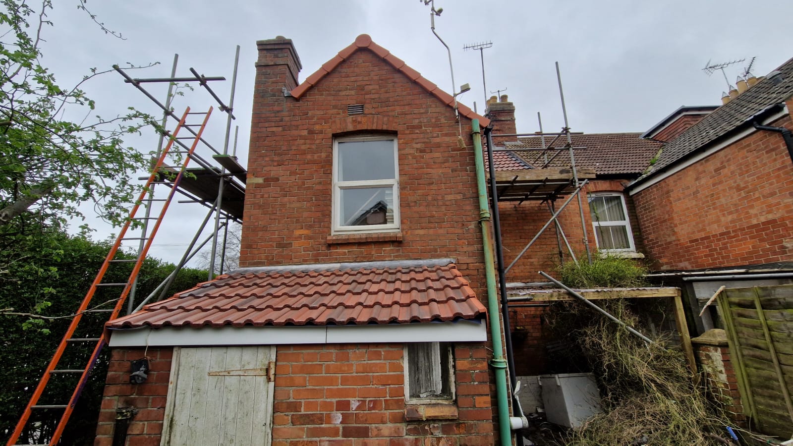 Front roof completed with verge caps installed by Nomad Roofing